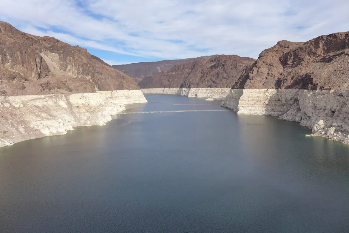 This photo from December 2021 shows the famous “bathtub ring” at Lake Mead due to declining water levels. The lower basin states are planning to save water in the reservoir through the 500 + Plan.
CREDIT: HEATHER SACKETT/ASPEN JOURNALISM